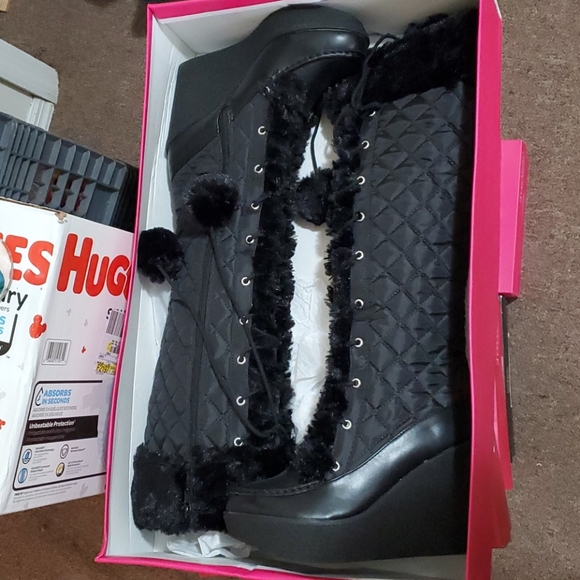 Shoes - Picture 10 of 10